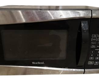 West Bend 900 Watt Countertop Microwave Oven