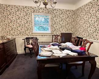 Stroneleigh dining table and buffet