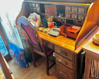 Antique solid wood roll-up desk