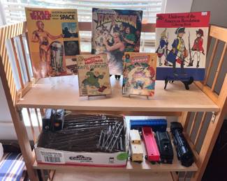 VINTAGE TRAIN SET & KIDS BOOKS