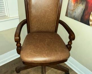 ELEGANT LEATHER DESK CHAIR