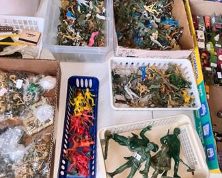 LOTS OF ARMY MEN - BIG ONES - LITTLE ONES!