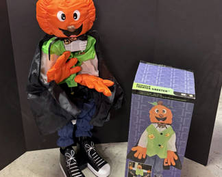 Lot 89: Animated Halloween Treater Greeter