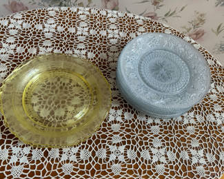 Lot 25: Lot of Vintage Depression Glass Plates