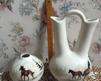 Lot 47: 2 pcs Vintage Native American Cedar Mesa Signature Pottery 