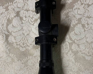 Lot 64: Ruger 4x32 Hunting Rifle Scope