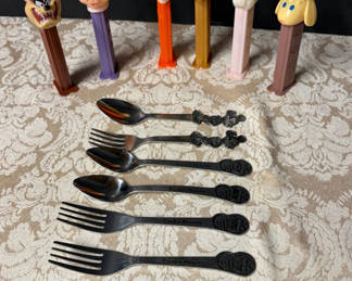 Lot 4: 6 Vtg Pez Dispensers plus Child’s Dinnerware 