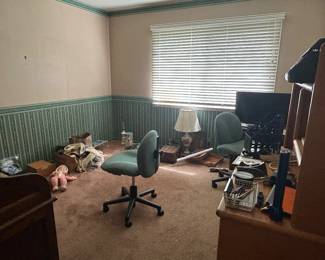 The office before and after Heritage staging. 