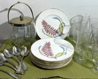 Royal Worcester Montego Pattern  Other Pieces 