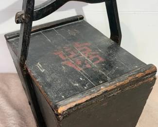 Chinese Wood Lidded Lunch Box
