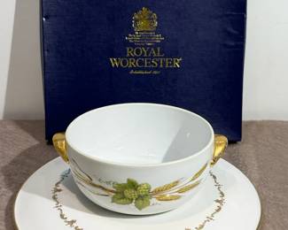 Royal Worcester Gold Chantilly  Evesham