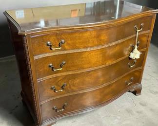 Mahogany serpentinefront chest of drawers