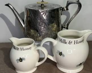 Arthur Wood MilkHoney Jugs  Wayte  Co Teapot