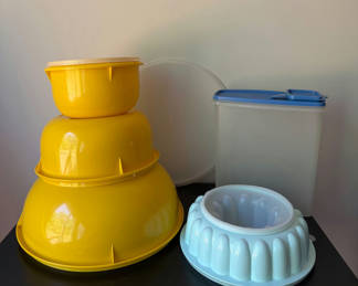 Lot 26: Vintage Tupperware - Group Two