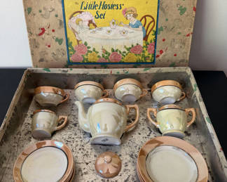 Lot 31: Vintage/Antique Little Hostess Tea Set