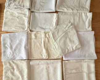Lot 38: Vintage Tablecloths - Group B