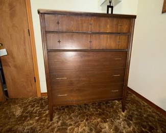 Broyhill Saga Chest of Drawers