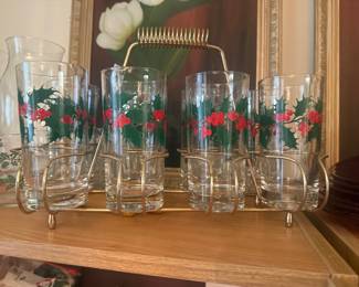 Set 8 Christmas Holly Glasses in carrier
