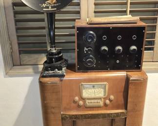 1920's FLOOR RADIO - MOTOROLA SPEAKER & WARDS RADIO
