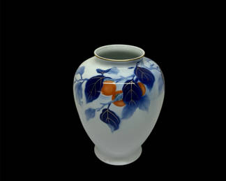 Lot 39: Vintage Japanese Fukagawa Vase