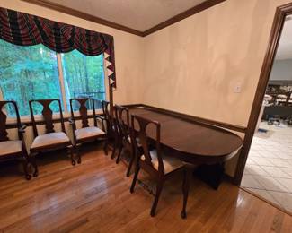 Queen Anne Style Dining Room Table 92" x 42" x 30"