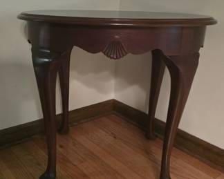 Queen Anne Table Style 28"x 21"x 25"