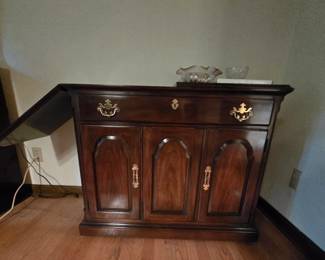 Drexel Server/Buffet 39" x 19.5" x 32.5"