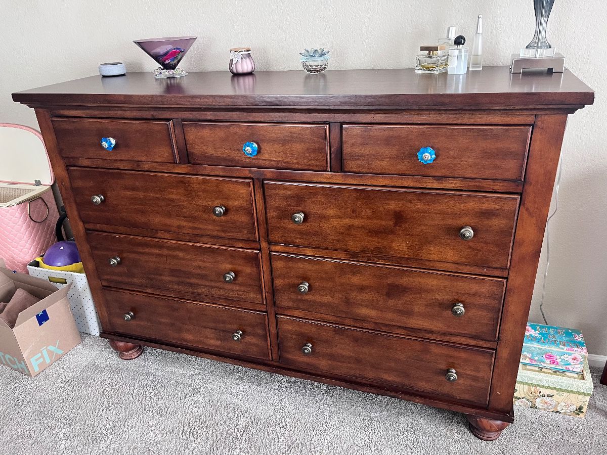 Dresser 9 drawer
