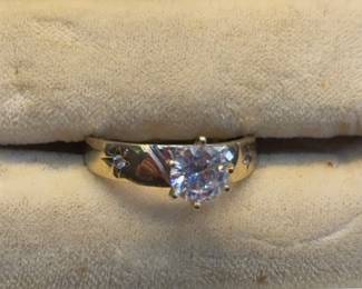 Beautiful 14k gold diamond ring 