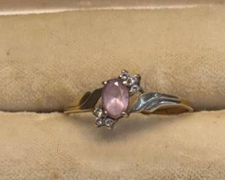 Beautiful 10k gold ring 