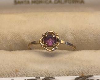 Beautiful gold ring 