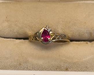Beautiful gold ring 