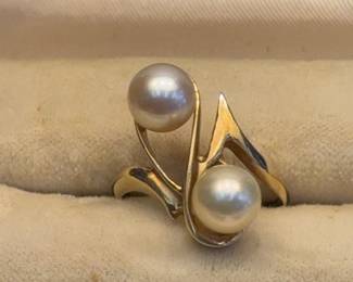 Beautiful 14k gold double pearl ring 