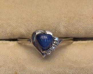 Beautiful 10k ring 