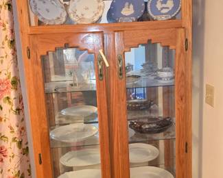 Medium curio