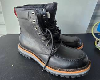 UGG Australia "Noxon" Men's Waterproof Leather Boots (Style #1003273). Size 8 Never worn $50