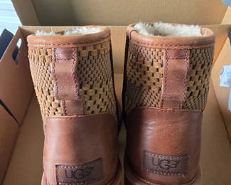 UGG Australia "Shani" Chestnut Leather Ankle Boots (Style S/N 10173) women size 8 $30