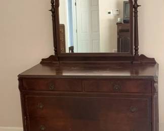 Marvel Furniture Co. -Dresser with Swivel Mirror