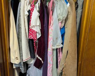 Modern & Vintage Women’s Tops x-small, small, medium, large, x-large including brand names Columbia, North Face, Michael Kors, many hunting, beer, and bar shirts including brand names Browning, Cabela’s, Guinness, War Pig and SO MUCH MORE! Modern & Vintage Women’s Pants and Bottoms sizes 4, 6, 8, and 10, including brand names Lucky Brand, Michael Kors, North Face, Columbia, and many more! Modern Men’s Tops small, medium, large, x-large, and XXL, many hunting, beer, and bar shirts including brand names Cabela’s, Guinness, Easy Street, and so many more! Modern Men’s Pants and Shorts 34x32, 34x34, 35, 36x32, 36x34, 38x32, LOTS of black denim jeans in 36x34, including brand names Wrangler, Levi, and more!