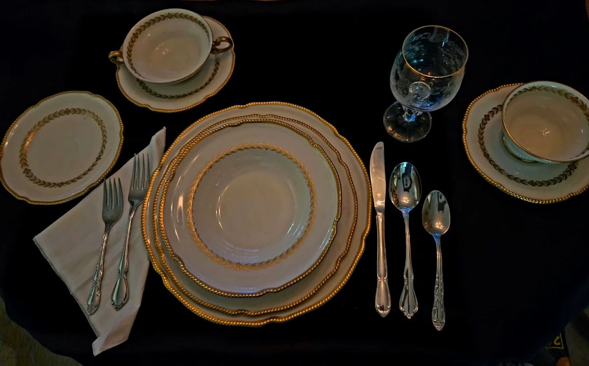 Castleton Laurel china 154 pieces with Gold trim