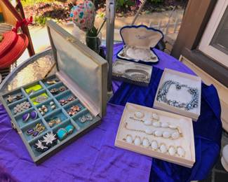 Jewelry cases with gorgeous sets & rhinestone