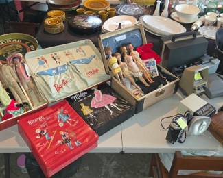 For any BARBIE COLLECTORS Vintage barbies & vinyl cases & Vintage CAMERAS 1920-1970