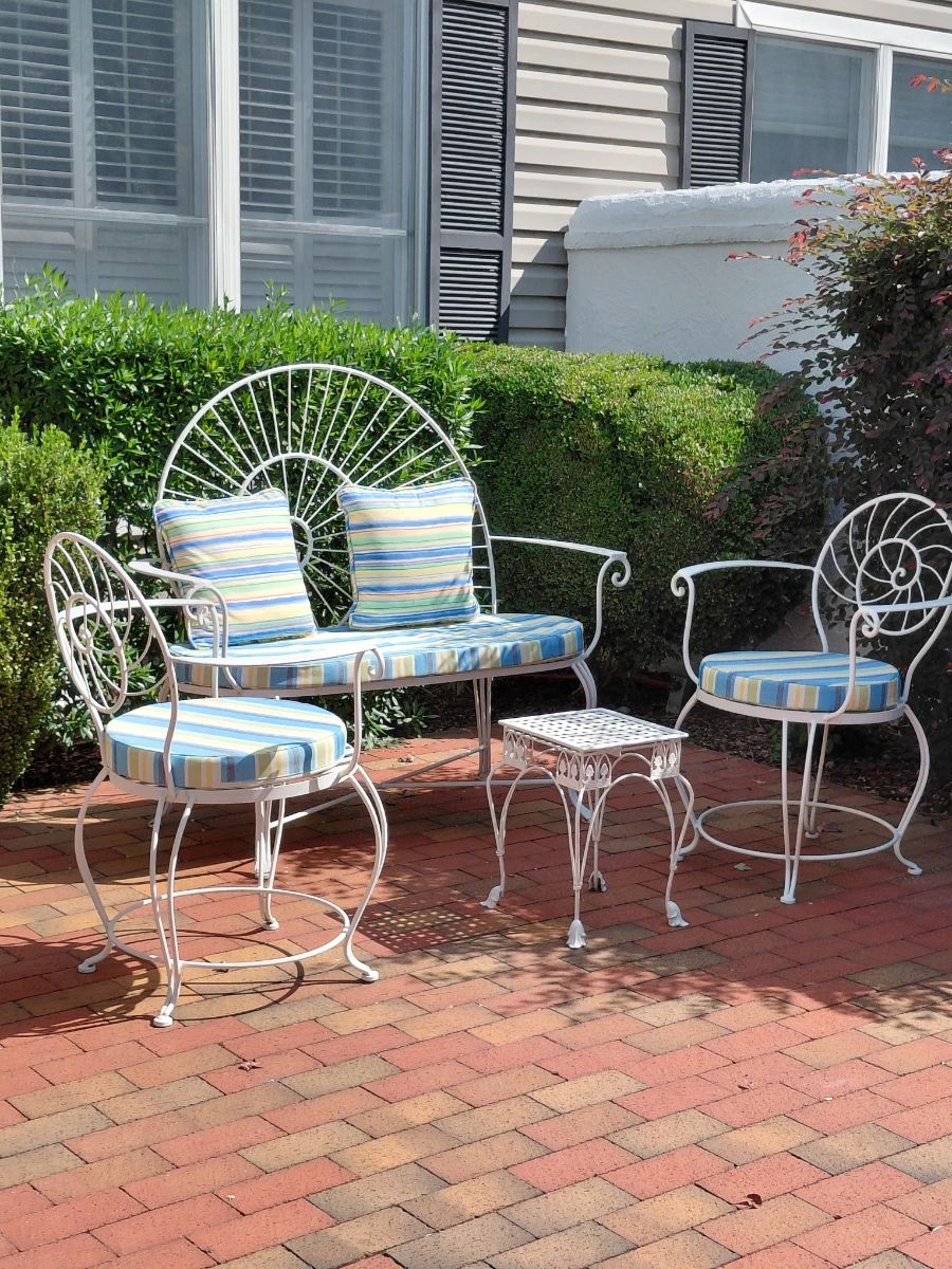 Beautiful vintage wrought iron patio set.