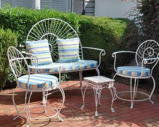 Beautiful vintage wrought iron patio set.