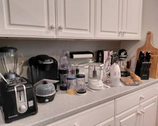 Miscellaneous kitchen ware to include a Ninja blender and a food network blender.