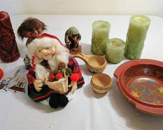 Lot 131: Assorted Norwegian holiday decorations and wooden crafts