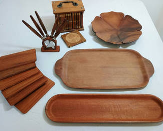 Lot 129: Assorted Vintage Wooden Serving and Tableware Items