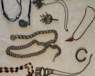 Lot 31: Mixed Metal Jewelry