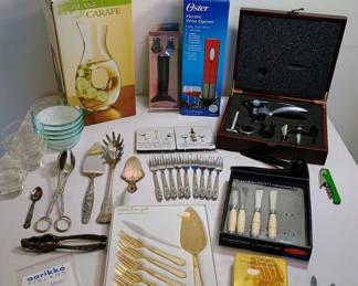 Lot 139: Assorted Scandinavian Kitchen and Bar Serving Accessories
