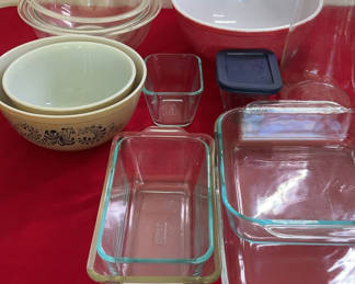 Lot 66: Vintage And New Pyrex kitchen ware.